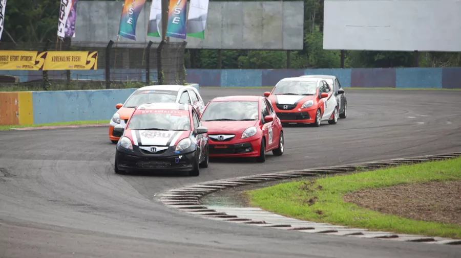 Luckas Dwinanda Dan Sektiyo Hamiseno Raih Kemenangan Pertama Di Ajang Balap Honda Brio Speed Challenge 4 Seri Pertama