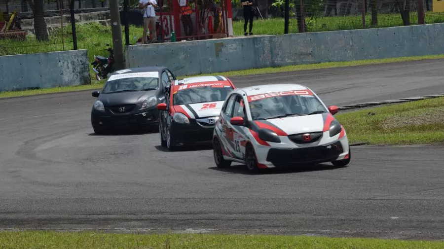 Luckas Dwinanda Dan Irvan Fauzie Raih Kemenangan Di Ajang Balap Honda Brio Speed Challenge 4 Putaran Kelima