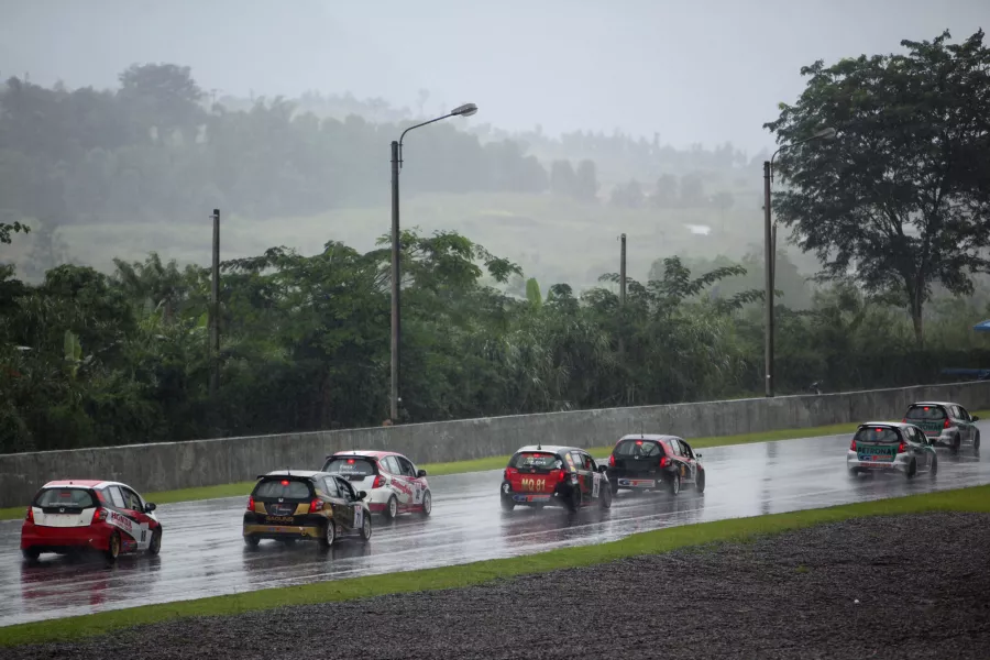 Seri kelima IGTC & Jazz Speed Challenge berlangsung sengit di bawah hujan