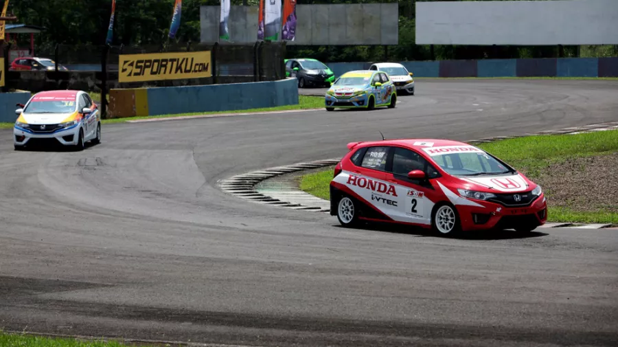 Rio SB Raih Kemenangan Di Seri Kedua Ajang Balap Honda Jazz Speed Challenge 11