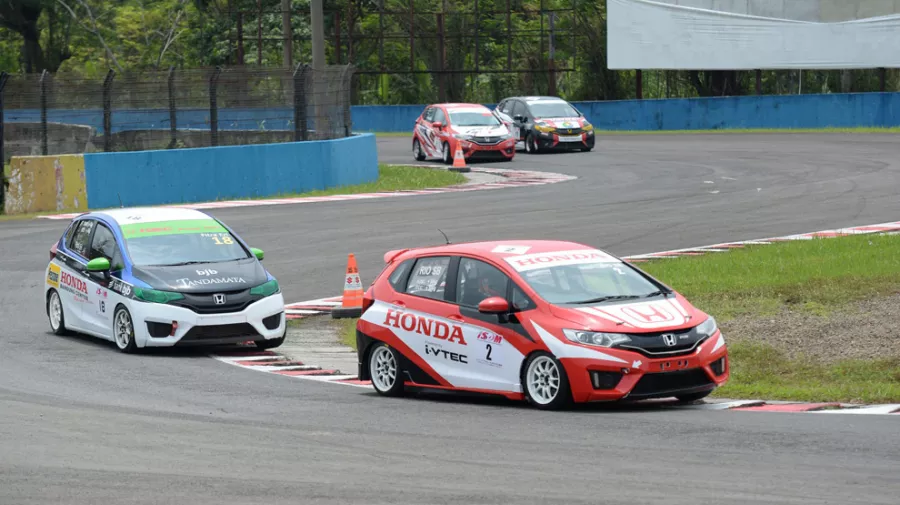 Rio SB Berhasil Juara Seri K2-4 Honda Jazz Speed Challenge Dan Seri Ke-5 Indonesia Touring Car Championship 1500CC