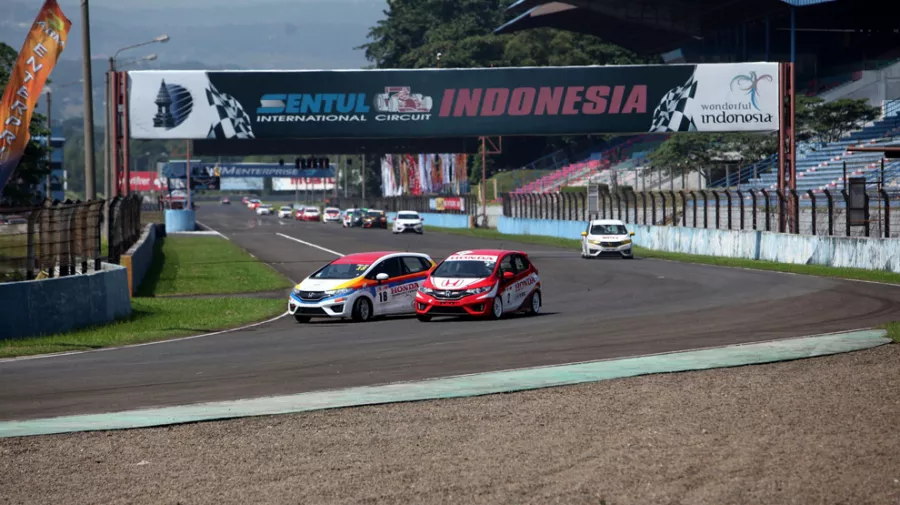 Rio SB Raih Kemenangan Di Seri Keempat Ajang Balap Honda Jazz Speed Challenge