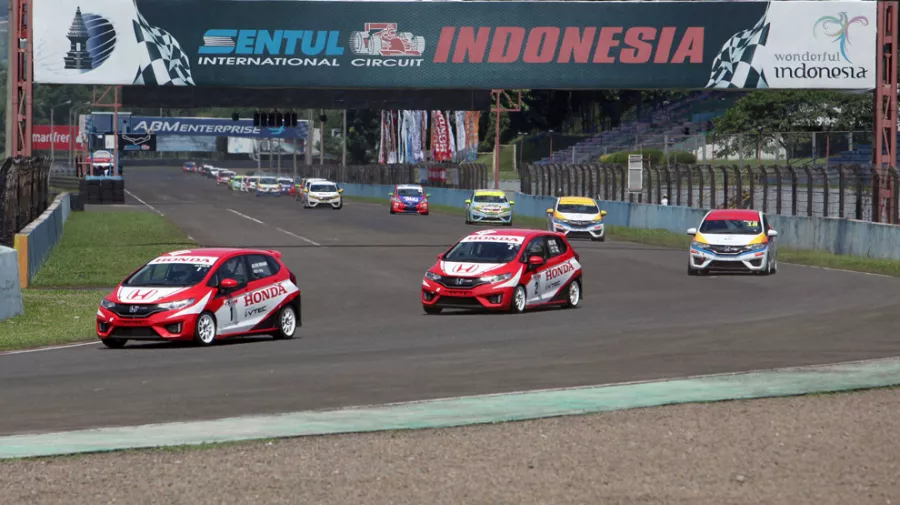 Rio SB Raih Kemenangan Di Putaran Ketiga Ajang Balap Honda Jazz Speed Challenge 11