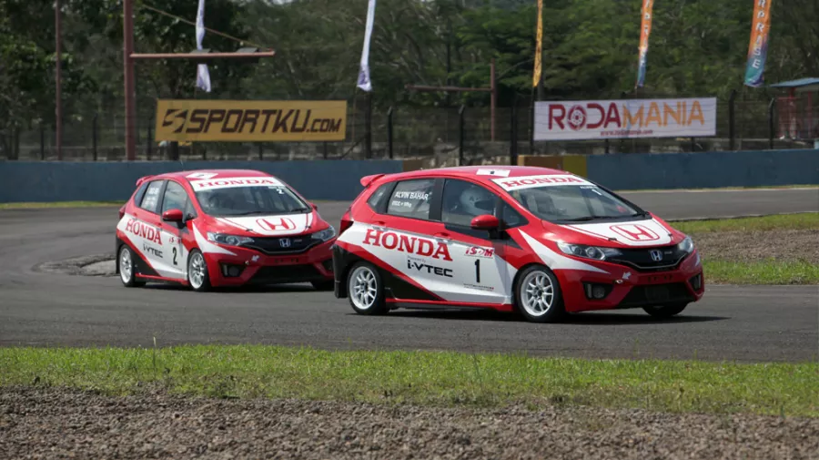 Honda Racing Indonesia Targetkan Raih Gelar Juara Umum Di Ajang Balap Honda Jazz Speed Challenge 11 dan Indonesia Touring Car Championship