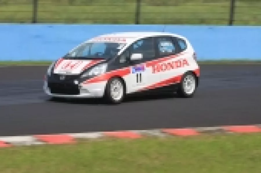 Alvin Bahar Raih Kemenangan Di Seri Ketiga Honda Jazz Speed Challenge 7