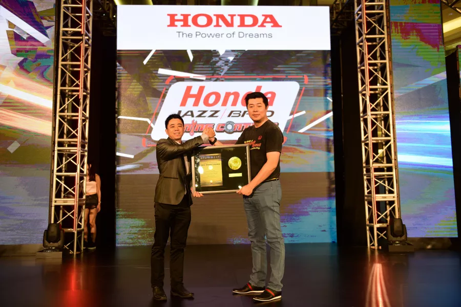 Honda Jazz Tuning Contest Raih Penghargaan Sebagai Kontes Modifikasi Agen Pemegang Merk Pertama Dan Paling Konsisten Dari Rekor Otomotif Indonesia Dalam Kategori