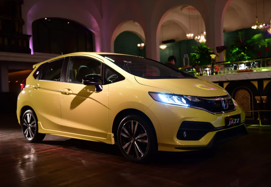 Honda Jazz Dinobatkan Sebagai Best Resale Value Car Pada Ajang OLX Otojurnal Award 2017