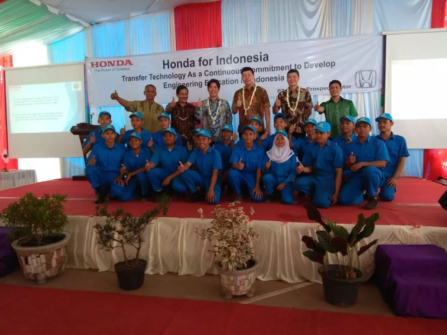 HONDA MERESMIKAN PROGRAM KERJASAMA PENDIDIKAN DASAR TEKNISI HONDA DENGAN SMKN 2 MEDAN, SUMATERA UTARA