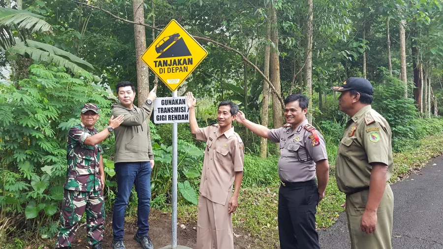 DUKUNG KESELAMATAN BERKENDARA, PT HONDA PROSPECT MOTOR LENGKAPI JALUR TANJAKAN MONTENG KAMOJANG DENGAN RAMBU PERINGATAN DALAM TURING “THE BRAVER JOURNEY” BERSAMA HONDA BR-V