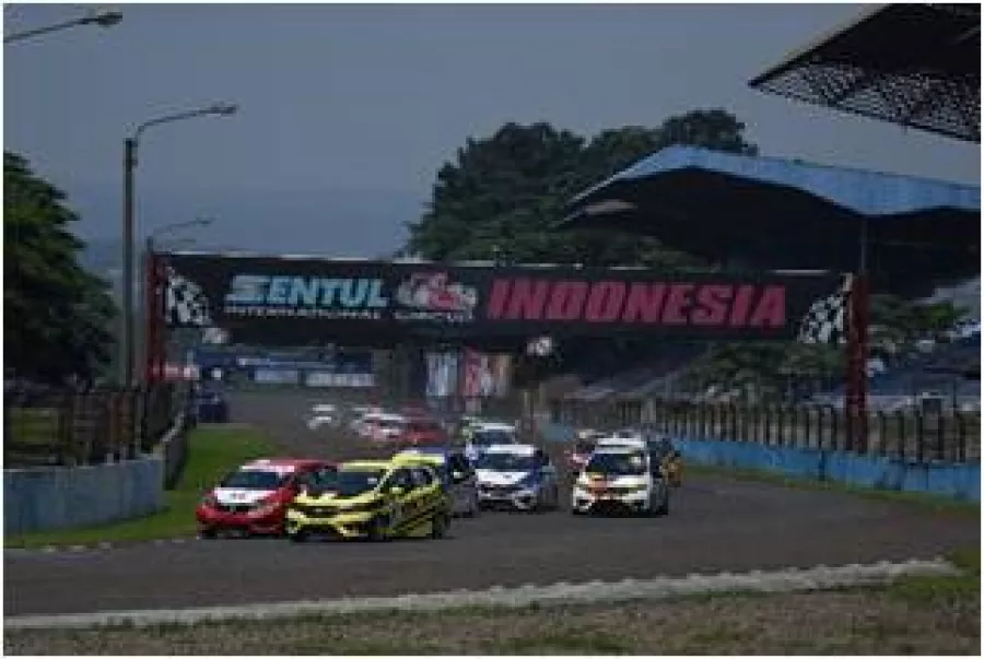 HONDA JAZZ DAN BRIO SPEED CHALLENGE SERI 4 MERIAHKAN BALAP MALAM PERTAMA DI SIRKUIT SENTUL