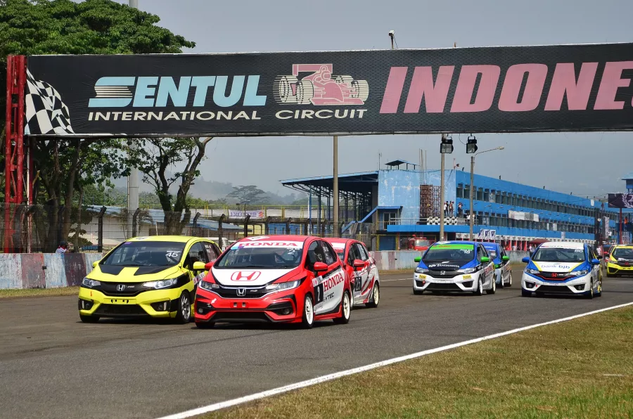 TIM HONDA RACING INDONESIA DOMINASI GELAR JUARA DI SERI ISSOM NIGHT RACE YANG PERTAMA KALI DIGELAR DI SENTUL