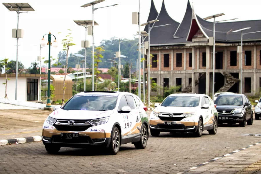 ROMBONGAN “JELAJAH NUSANTARA  BERSAMA ALL NEW HONDA CR-V TURBO” SAMBANGI KOTA PADANG