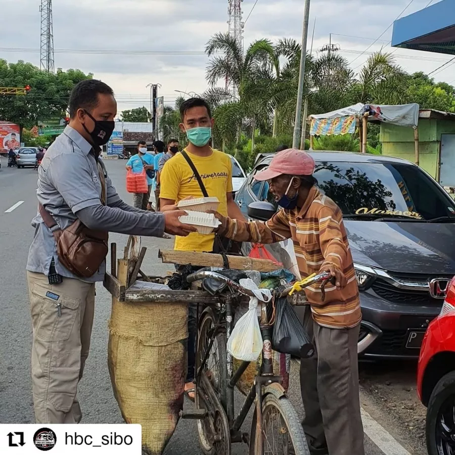 Saling Bantu di Masa Pandemi, Komunitas Mobil Honda Gelar Aksi Pembagian Alat Perlindungan Diri (APD) dan Bantuan Sosial Untuk Masyarakat